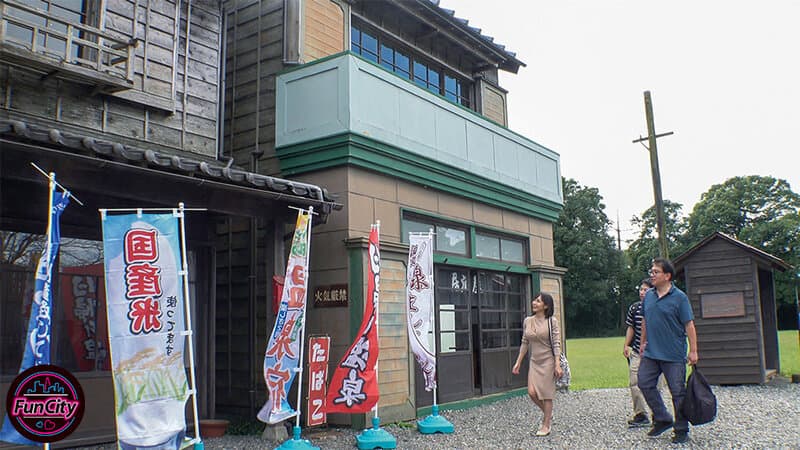 筆おろし温泉ソープ 親父が再婚して― Hカップ巨乳の義母さんができた。家族旅行で僕が童貞だとわかると淫乱な義母さんに狙われて…逢見リカ