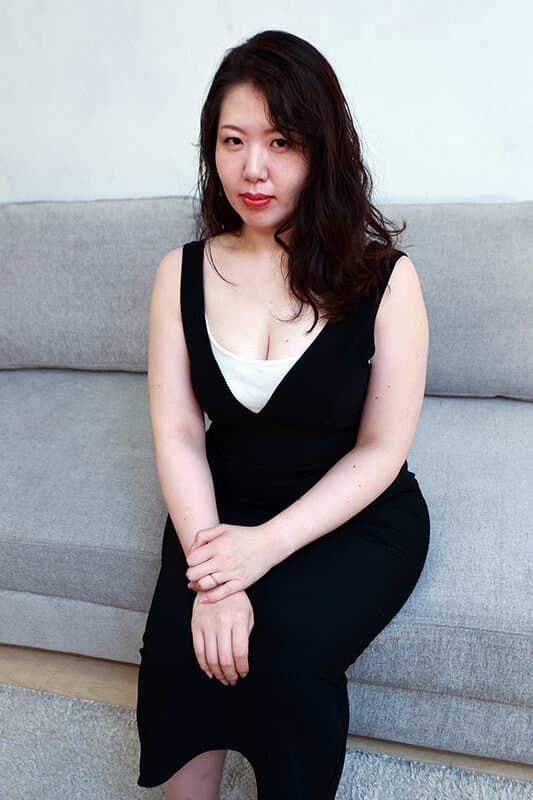 借金返済の為にAV出演するはずが… 久々のSEXに理性崩壊！撮影を忘れて腰を振り続ける淫乱巨乳妻（3）