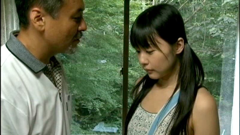 中高年が疼く 性的いたずら 汚れなき裸身と黒いヘアー