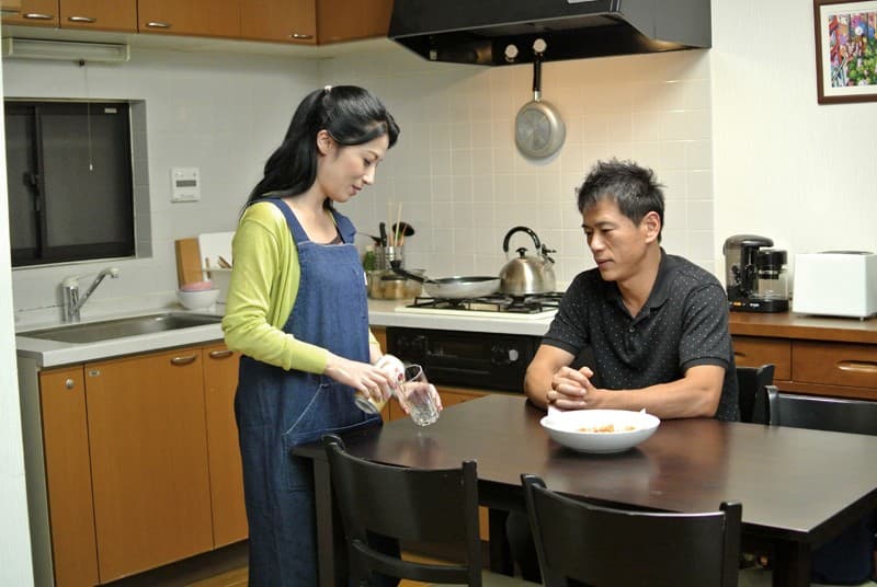 禁断のセックスに溺れる熟女8人