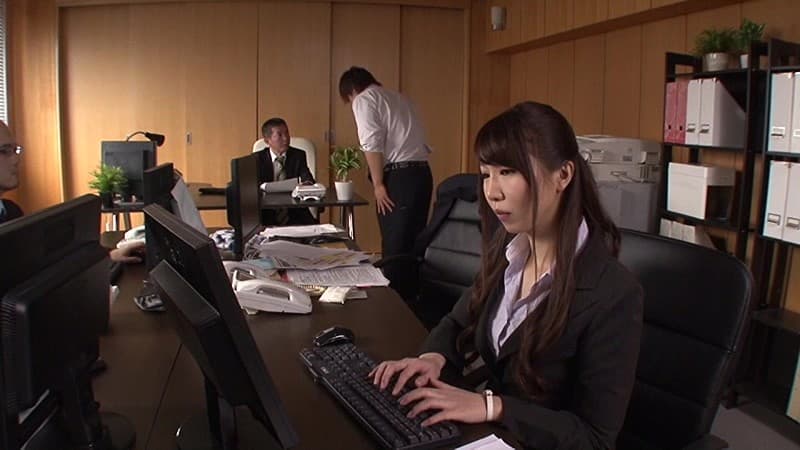 社内のデキるマドンナはヤリマンOL肉便器 月島杏奈