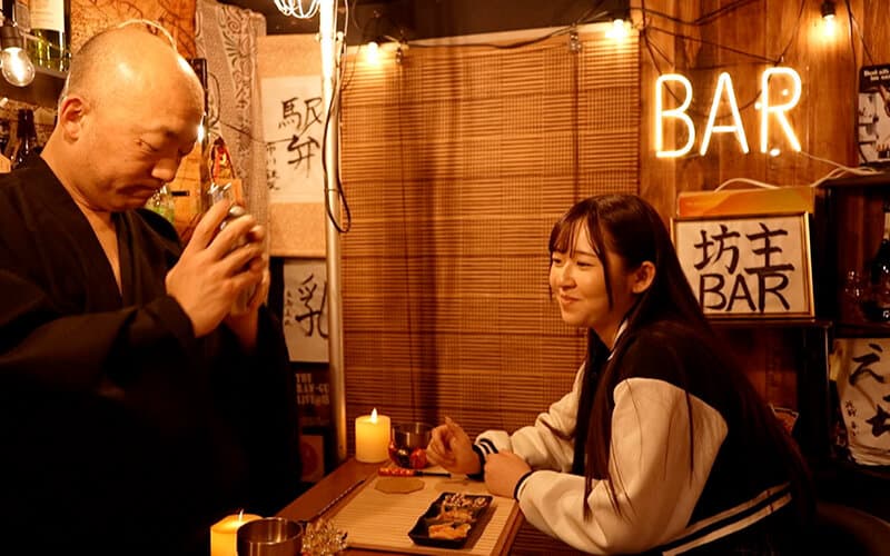 坊主Bar 1 童顔でハリのあるむっちりボディに生肉棒中出し/悪い男を寄せ付けるエロボディをでかチ●ポで癒す/すけべボディを隅々までカウンセリング白濁精液で浄化/淫乱ボディに運気上昇チ●ポ挿入でアヘアヘ絶頂！