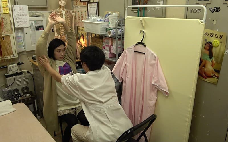 鍼灸院すどう盗撮り下ろし5 吸いこみ強なピンク名器すぎた！/感じてないフリが下手だねえ/イクときに良い顔するんだわ/いい所を責めると足がピーンだね