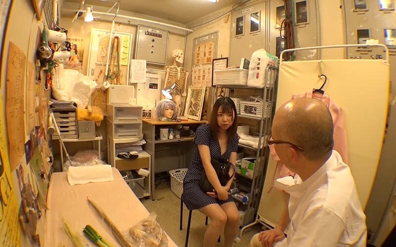 鍼灸院 童顔＆幼児体型の可愛い系奥さん！ 大きいおしりの奥様笑顔＆興奮！ バク乳やわ乳プリンおっぱい 肉感満点奥様に大興奮の中出し