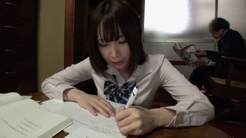 こたつに入った女は既に火照ってオマンコトロトロ 西尾れむ