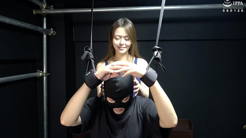 「【F/M】膝立ち拘束のドM男子を後ろから脇くすぐり攻めプレイ！」ADOA-082 彩川ゆめ