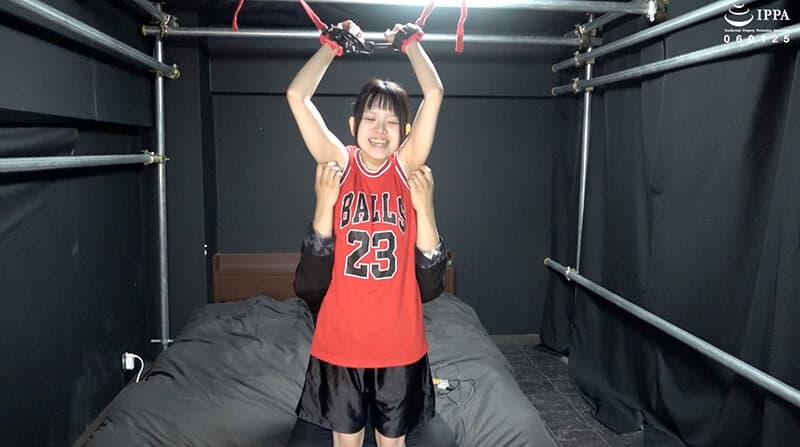 「【くすぐり】バスケユニフォームの柚乃ちゃんをバンザイ拘束でくすぐりまくり！」わかしラボWAKA-082 牧河柚乃 3