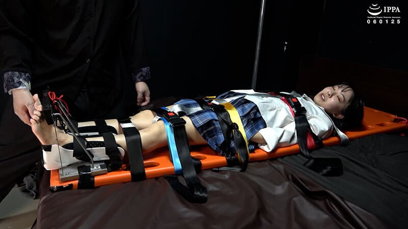 【足裏】「制服のまりちゃんに足枷拘束くすぐりで足裏開発！」WAKA-087加護まり 3