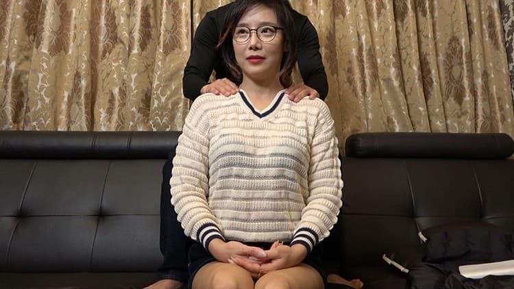 韓国で見つけた見た目から従順そうな彼女は、どこまでヤラれても無垢な希少種！服を脱がされても信じて疑わない！電マでトロンとさせればチ○ポもしゃぶる！ チェリン