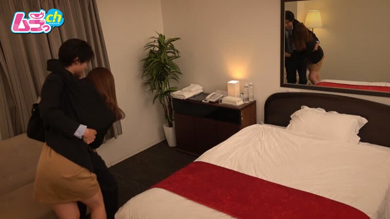 ホテル部屋REC 介抱してくれた部下の若チンにしゃぶりつく！よっぱらい女上司の性欲大暴走！？無許可で口内発射したお詫びに、上司命令で長～い巨根チ〇ポでオマ〇コ満足するまでズボズボご奉仕！精巣スッカラカンに吸い尽くされた夜。