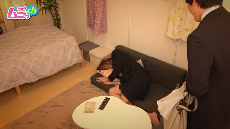 ニンゲン観察 親切に介抱してくれた同期は羊の皮を被った送り狼！？意識してなかった男のオスい一面にマ●コ濡らされ生チ●ポ受け入れイキ乱れた夜。