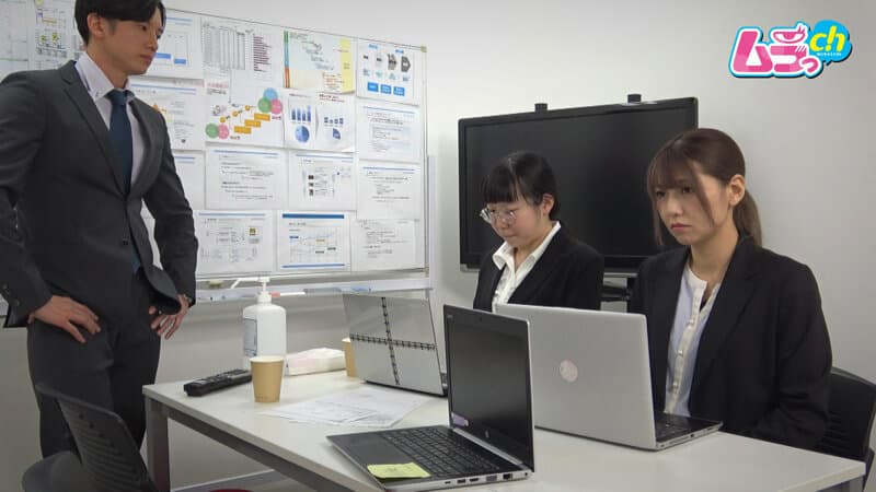 ニンゲン観察 業務中も喧嘩を引きずり不機嫌な彼女に普段はクールな上司彼氏がブチキレ豹変！会議室で執着わからせマーキング中出しSEX