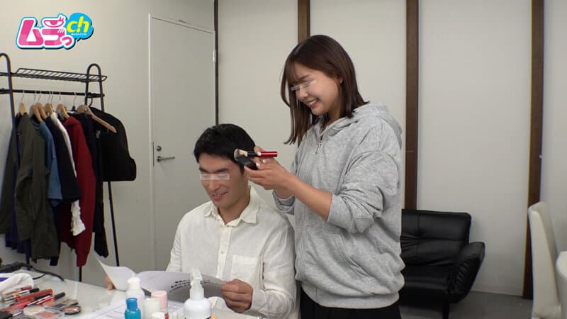 男と女のモニタリング観察 Vol.3 ムッチムチな爆乳エロメイクさんに誘惑された、人気タレントAさん