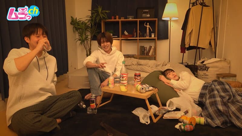 ニンゲン観察 サークル飲みで取り残された男女はもれなくハメちゃう！ヤリチンイケメンに迫られイカされまくる押しに弱い地味っこ女子大生