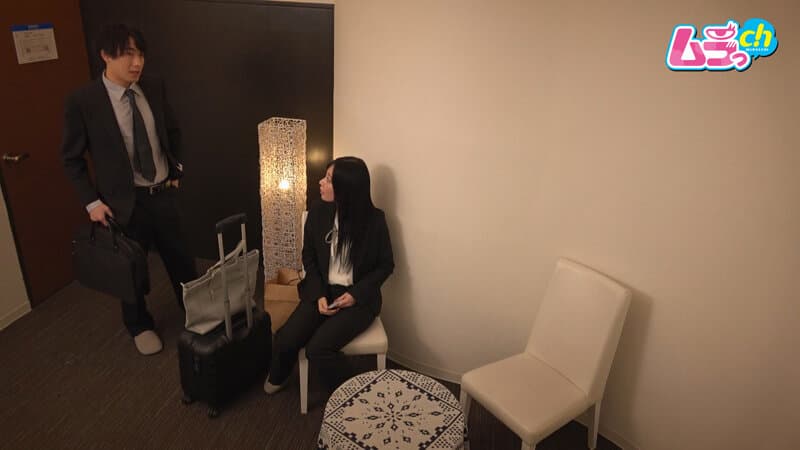 ホテル部屋REC 出張先のホテルで軽く打ち上げと称し女の部屋にやってきた、意識してなかった地味同僚男の巨大すぎるメガチ〇ポで人生もマ〇コもイキ狂わされる女