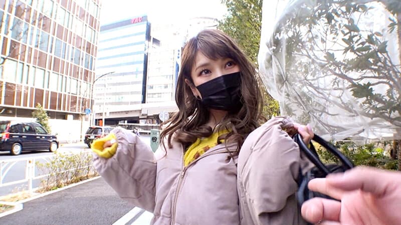 【イ○スタ女子SNSナンパ！ 2】イ○スタで見つけたエロカワ美女をSNSを使ってナンパ！モデル撮影と称していろいろ撮影＆握らせたらOKだったのできっちりハメまくって中出しSEX！