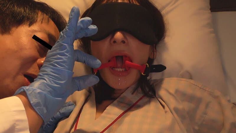 とろけ顔でイキまくり潮を吹き散らかす変態【拘束羞恥で漏らしイキする美人妻 ＃03友梨さん】 足立友梨