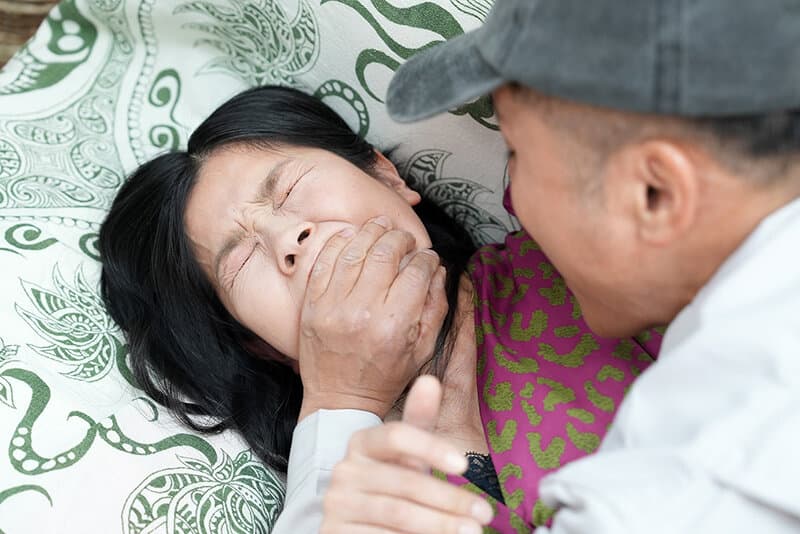 胸糞注意！セレブ妻が宅配ドライバーに犯●れて… 林愛華