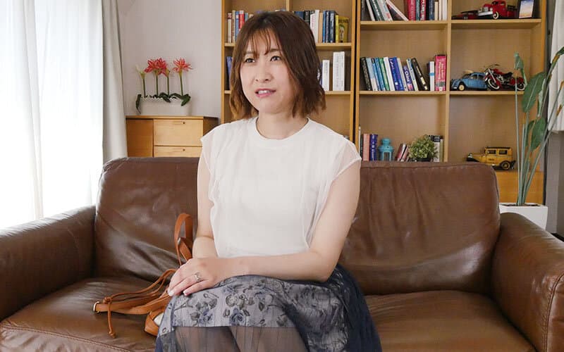 ド素人応募妻 旦那に内緒で普通のパート妻が秘めた性欲を爆発させ最後は我慢できず中出し懇願 鮎川万里香