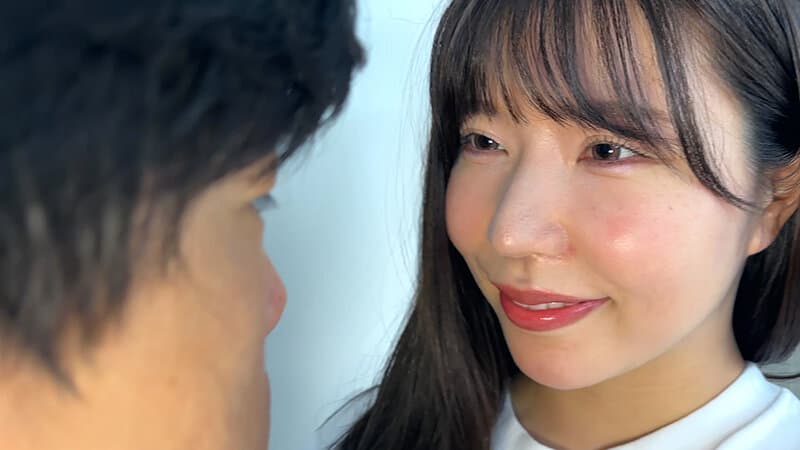 まいなちゃんがM男に濃厚キス