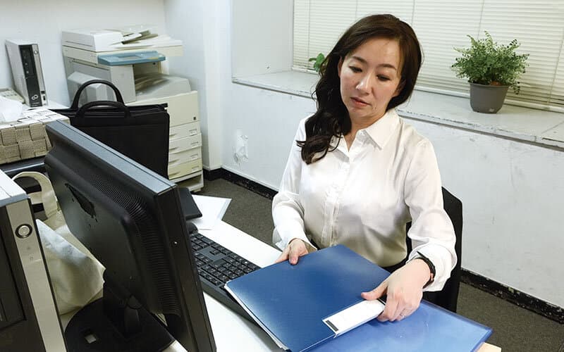 社内で襲われた女上司 抑え込んだ理性が砕け散り涙目絶頂、何度も中出しされて快楽堕ち 壊れていく居場所 よしい美希