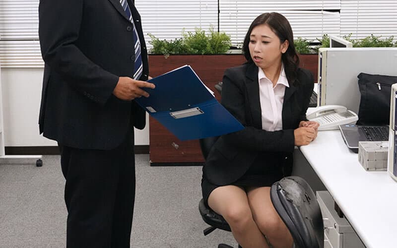 「やめてって言ったのに…」信頼していた上司に押し倒され、拒んでも止めてくれない執拗な責めに涙目絶頂 何度も中出しされてイキ崩れる肉感デカ尻OL 壊れていく居場所 白峰郁美