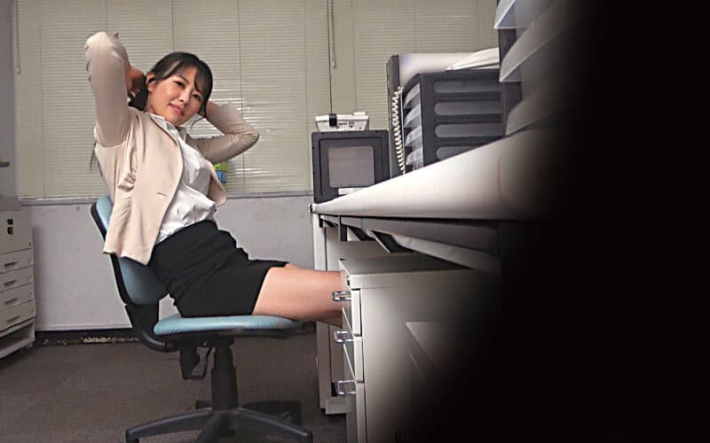 完全主観 「ほら、ワタシをおかずにして…目の前でシコって見せて…」美熟女に見つめられながら射精する快感3