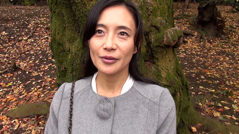 黒髪清楚な雰囲気の五十路熟女さんが激しいSEXを求めてAV出演！整った顔を歪ませイキまくる初撮りSEX！