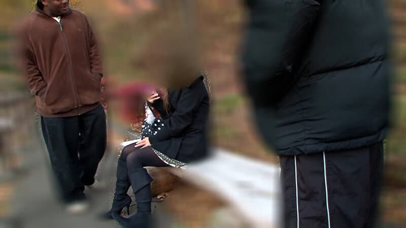 ひとり旅中の熟女をナンパする黒人男性グループ！興味本位で温泉旅館に誘われ規格外のデカマラで昇天するラブラブSEX！