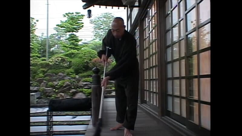 お寺の住職と色っぽい後妻のいやらしい午後！