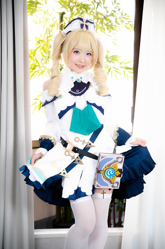 クソ雑魚メスガキレイヤー完全種付け記録 脱水寸前絶頂潮吹き体液まみれの3P孕ませ中出しセックス撮影会 皆月ひかる