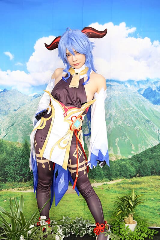 ビジュ良すぎ！性欲つよっつよ！どすけべ腰振りチ〇ポおねだり！【撮影会で絶大な人気を誇るコスプレイヤー美少女】連続生中出し子作り孕ませ種付け妊娠オープンワールドファック 一条みお