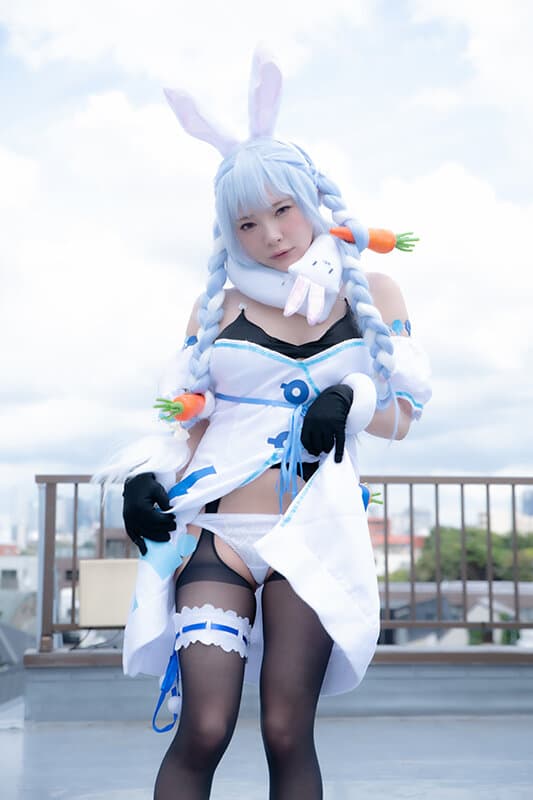 美少女コスプレイヤーさんの本性めくれるド淫乱痴女化！！情熱的汗だく3P中出しセックス！！【2キャラ収録！！】