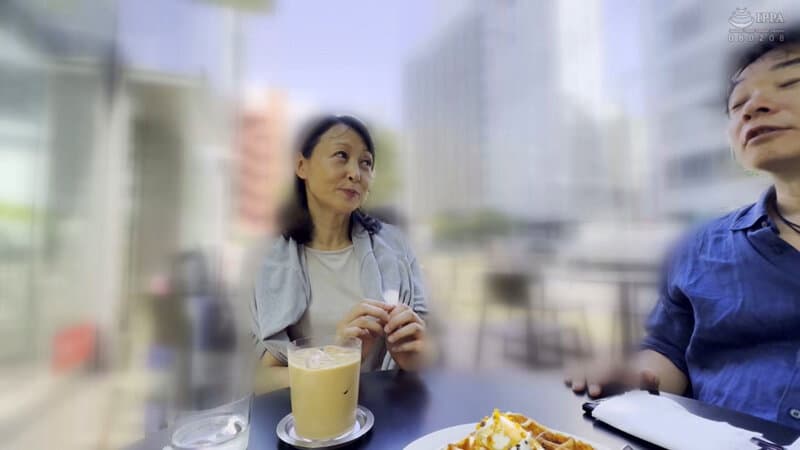 還暦バブルの奇跡 元ジュリアナ嬢の妖艶すぎる逆輸入ボディ ジム通いの美尻トレーニー 高倉梨奈