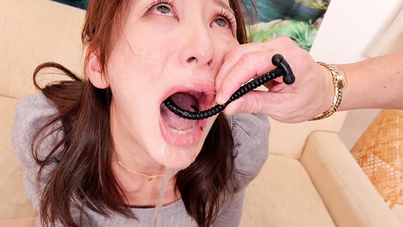 ～喉奥姦通～ イラマチオ 足立友梨