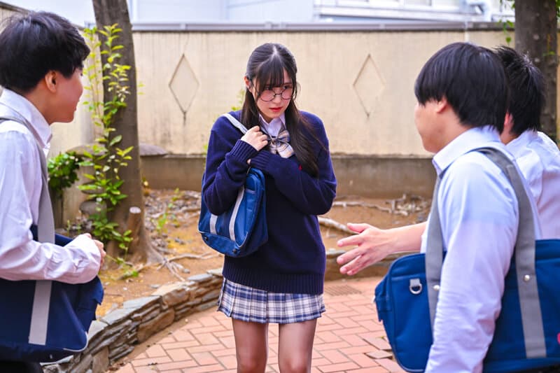 地味メガネ美爆乳お姉さんは弟専用のド変態痴女 雨宮ひびき