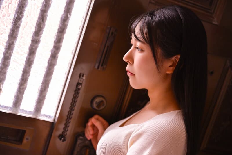 ドスケベで敏感すぎる若妻は夫の目の前で絶倫義父にお漏らししながら寝盗られました…。 皆月ひかる