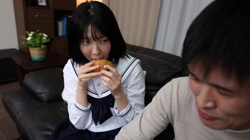 隣に住む真面目そうな娘の三白眼のエロイ瞳に魅かれて… 岸永みりな