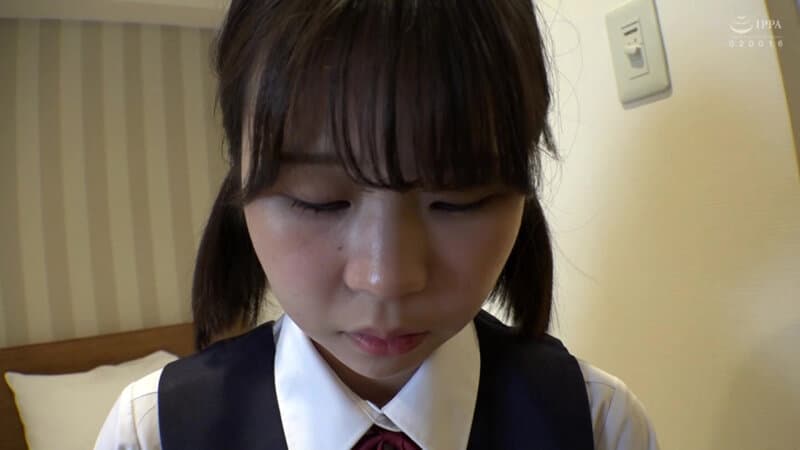 よだれダラダラ！幼いおさげの制服女子