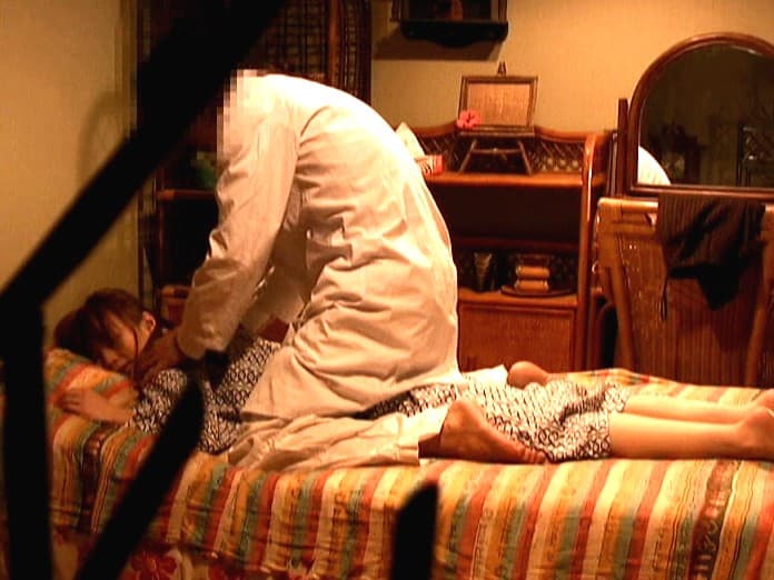 イケメンマッサージ師の卑猥な指使い 3