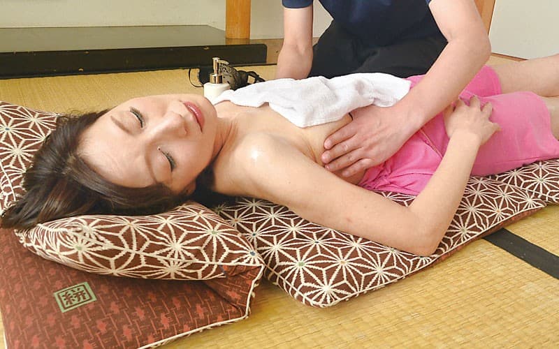 富士宮から上京した嫁の母が…五十路義母 磯山恵 55歳