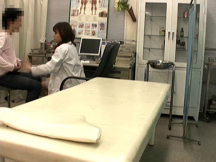 女医のおばちゃんがフェラしてくれた衝撃映像