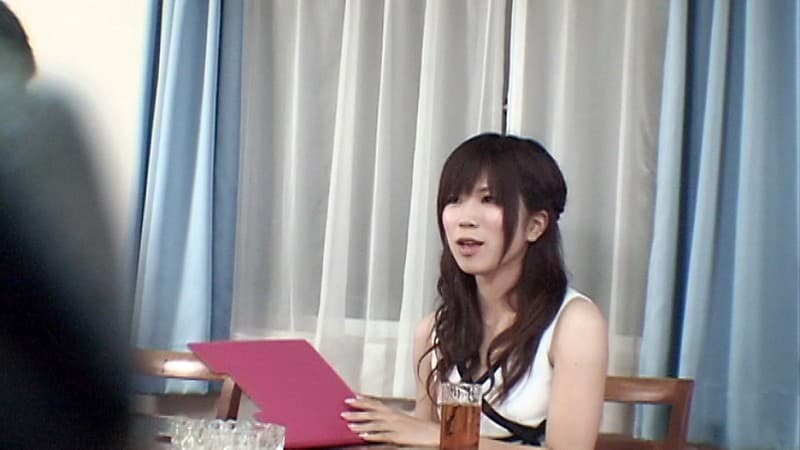 スキだらけの保険外交員は契約欲しさにすぐしゃぶる