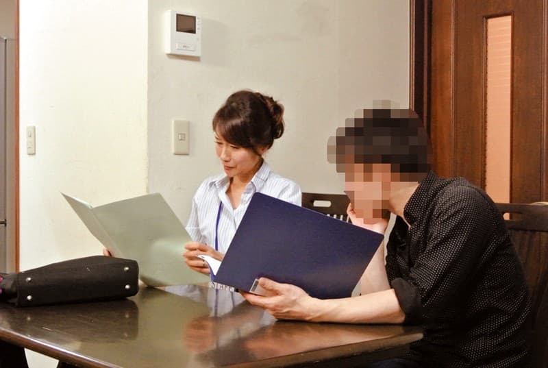 「エｯチな事したら、契約してくれますか」人妻生保レディの枕営業