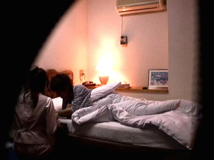 ビジネスホテル受付嬢を口説いて部屋FUCK盗撮