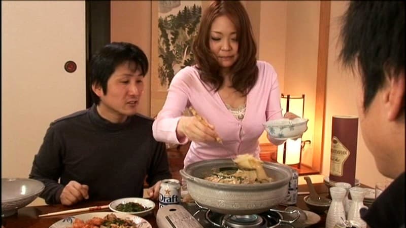 胸元で誘惑する巨乳若妻