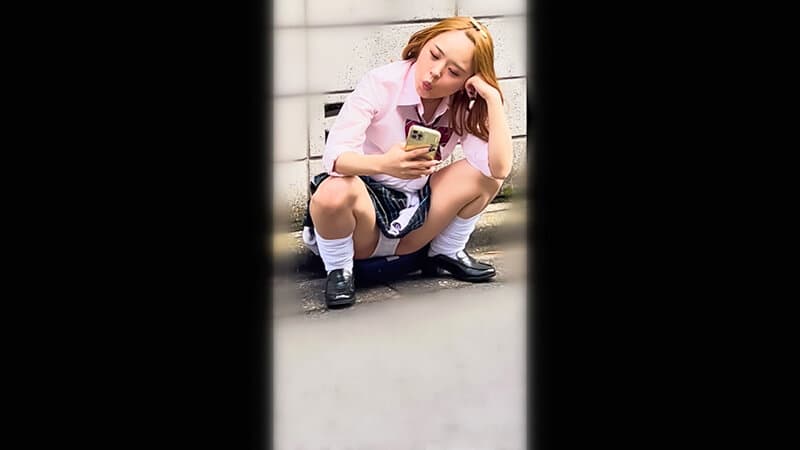 生意気ドSな炉利ギャルがM男を罵倒と責めテクで精子搾り取り調教 チ●コを生挿入させられ罵倒責め限界発射 菊池はる