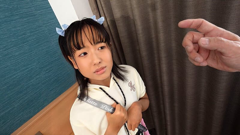 褐色美少女が売り飛ばされた末路！140cmの小身体が電マ地獄で崩壊するまでクリ責めされビシャビシャずぶ濡れ大量潮吹き！デカチン引き裂きピストンで生中出し 谷田かりな