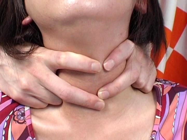 私は負けない、死ぬ気で首絞め