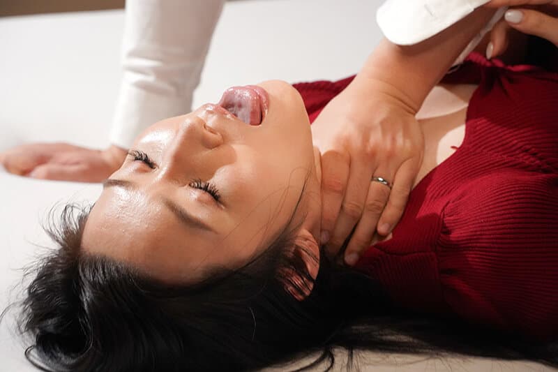 結婚生活のストレスで媚薬に手を出し人生の道を踏み外した人妻 あずま鈴